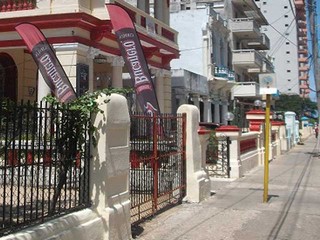 Alquiler de Apartamento independiente con 3 habitaciones dobles en Vedado, La Habana Cuba