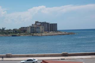 Alquiler de Apartamento con 2 habitaciones dobles en zona centrica en Vedado, La Habana Cuba